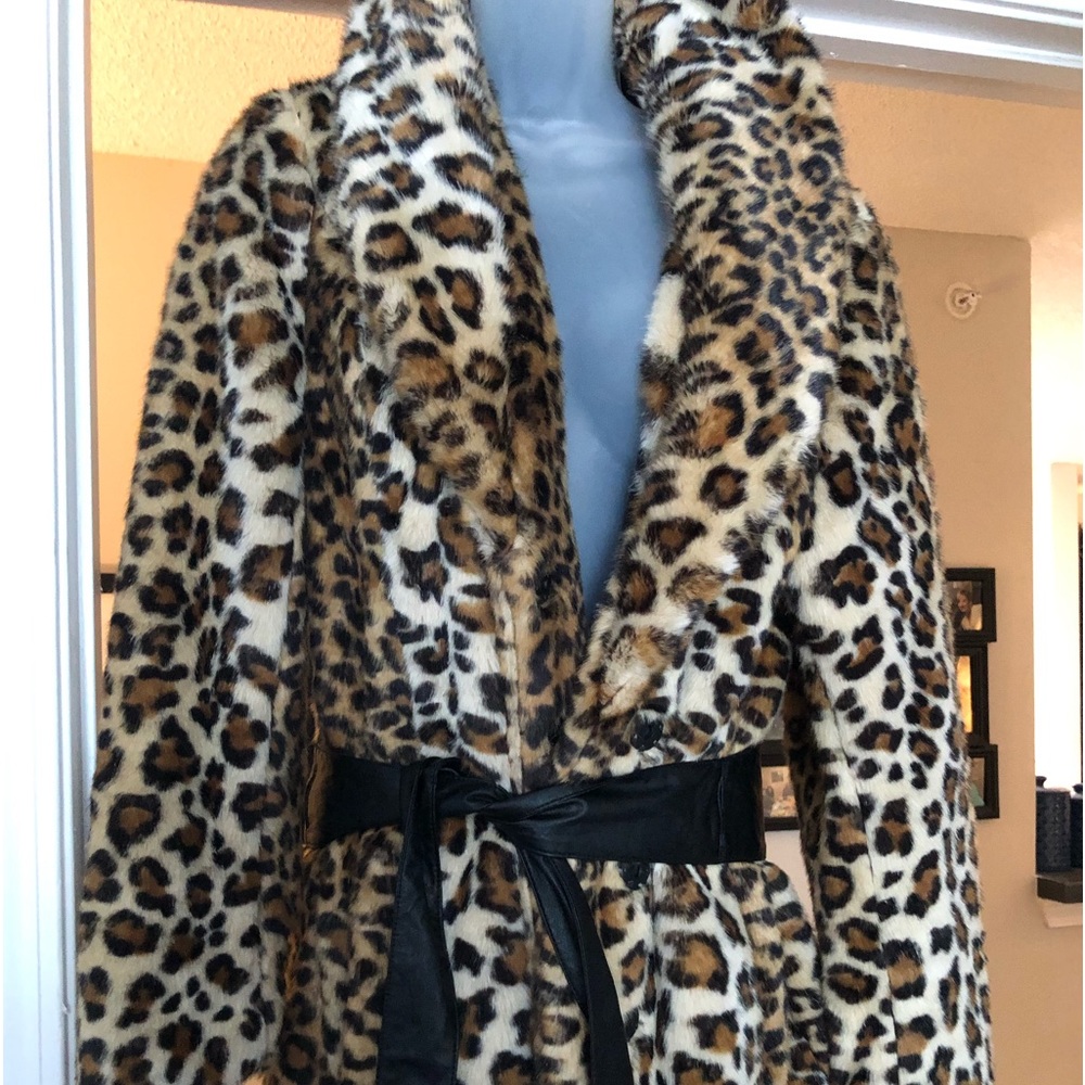 Super cute New York and Company animal print faux fur jacket size medium